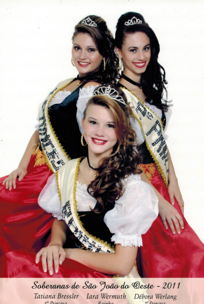 SOBERANAS 2011 Rainha – Iara Wermuth / 1ª Princesa Tatiana Bressler e 2ª Princesa Débora Werlang