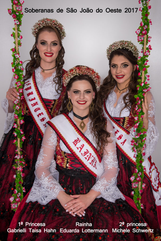 SOBERANAS 2017 Rainha – Eduarda Lottermann / 1ª Princesa Gabrielli Taisa Hahn e 2ª Princesa Michele Schertz