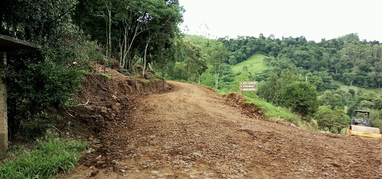 Estrada na La. Alto Macuco