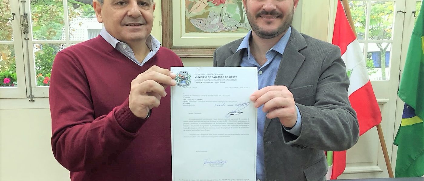 Prefeito Fernando Bisigo entrega Projetos ao presidente do Badesc, Justiniano Pedroso