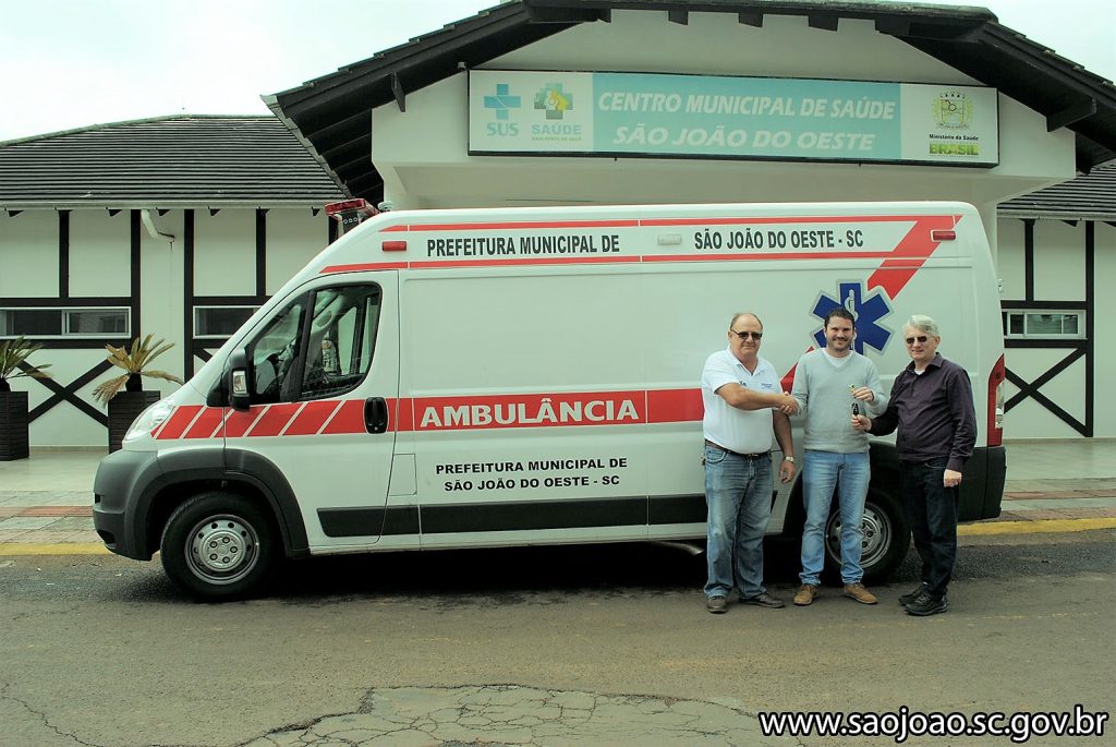 A entrega oficial ocorreu em frente ao Centro Municipal de Saúde e contou coma presença do Prefeito Fernando Bisigo, do Secretário Vitus Ritter e do representante da empresa vencedora