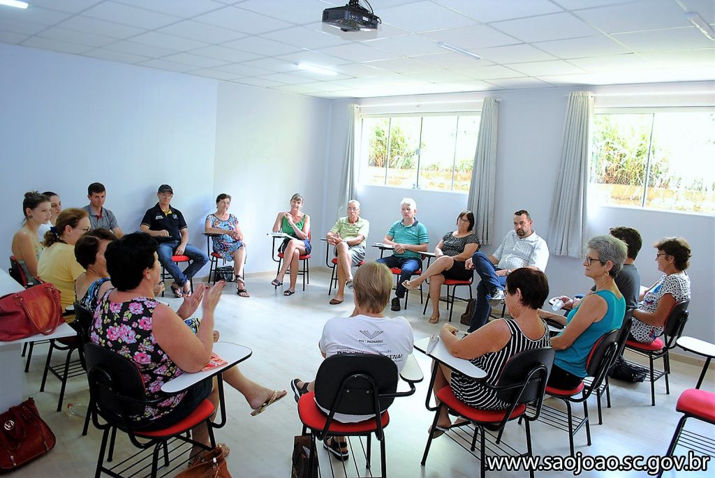 Na tarde de quinta-feira, 31/01, ocorreu uma importante reunião que tratou da implantação do Horto