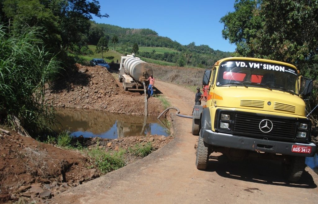 Captação e transporte de água no interior